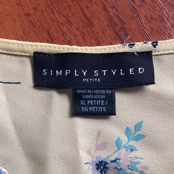 Ruffled sleeveless top - Picture 5 of 7